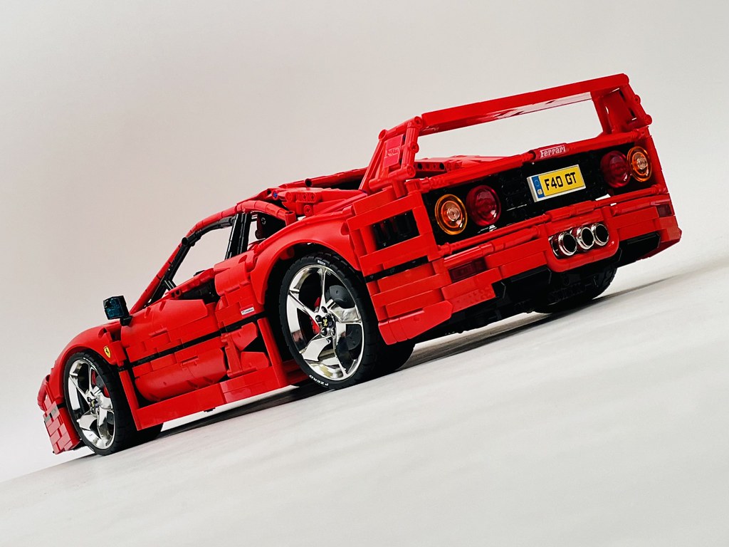 Ferrari 42143 Ferrari F40 1 8 MOC 140629 Loxlego Building